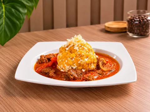 BISTEC DE CARNE CON BOLON MIXTO